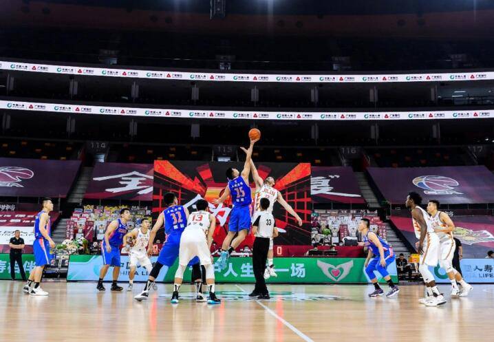  青年军展露锋芒，广厦新秀合力击败辽宁