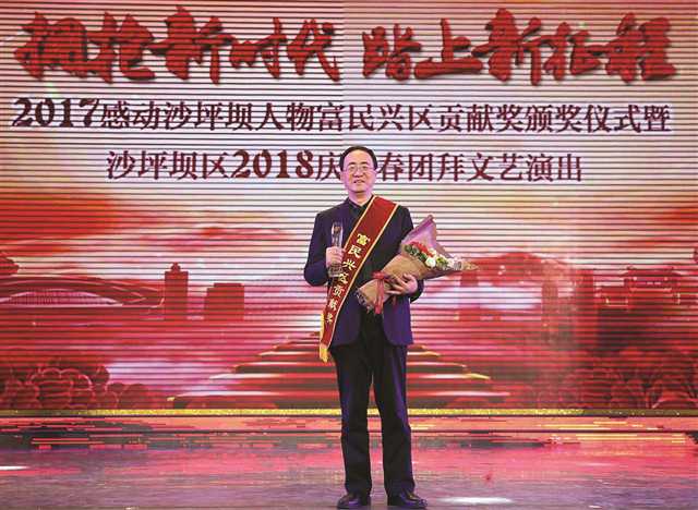  电竞健儿奋力拼搏续写辉煌战绩