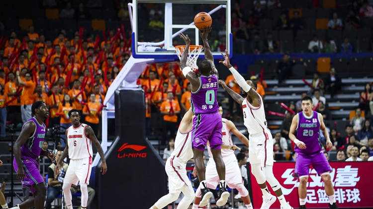  末节三分雨倾盆而下，主队惊险捍卫主场