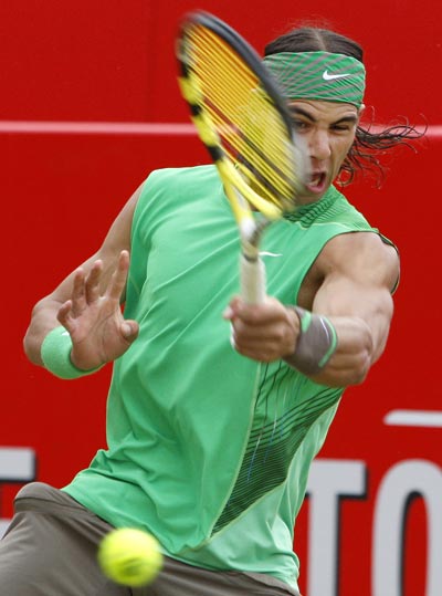  贝雷蒂尼发球重炮，女王杯草地赛轰出25记ACE