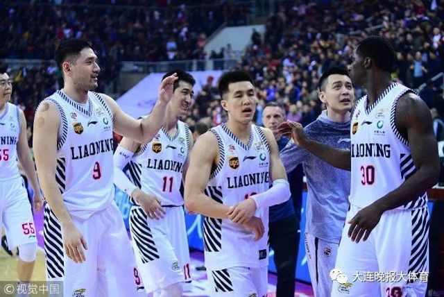  CBA焦点战上演精彩攻防对决