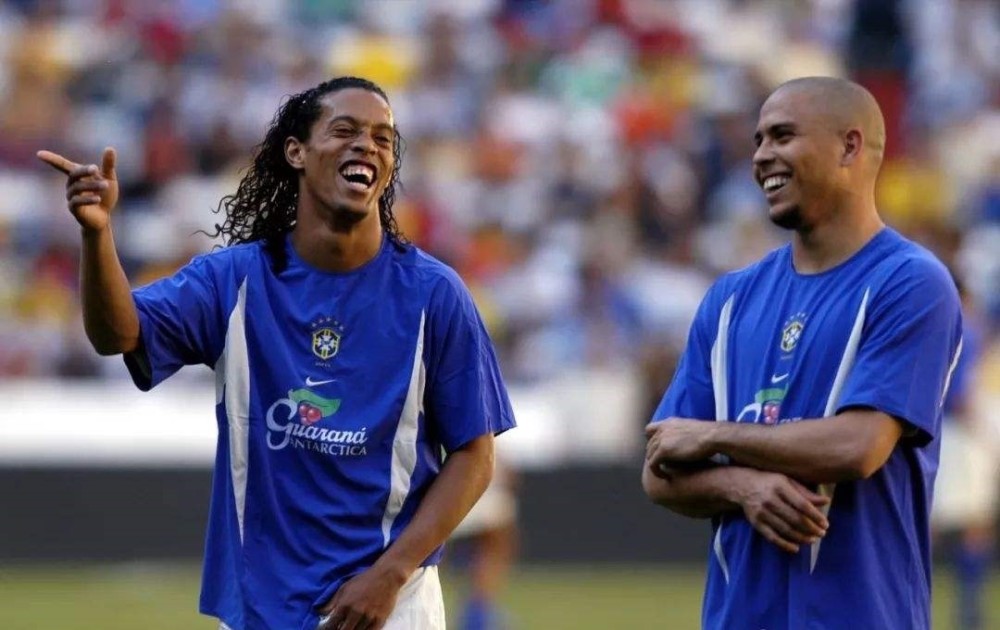  法甲巴黎独占鳌头，摩纳哥紧追不舍