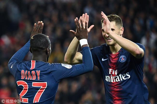  法甲霸主稳固领跑，升降级悬念持续升温