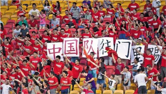  东亚杯较量，日本队三球完胜中国队