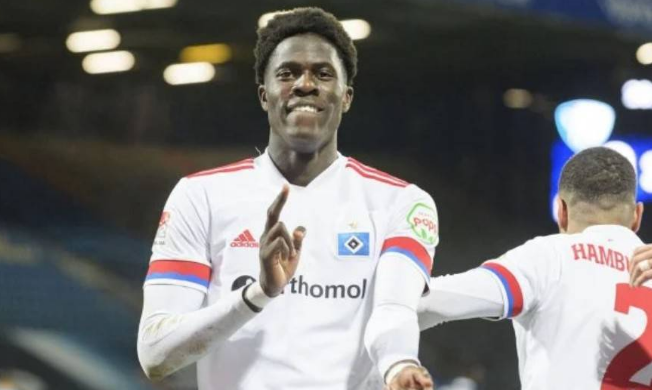  兹维列夫底线相持，力克劲敌斩获柏林站