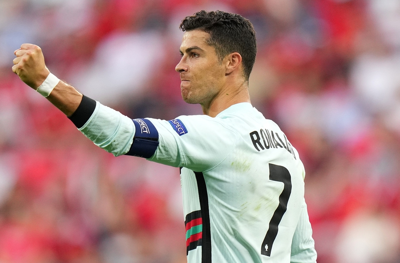  C罗梅开二度主宰比赛，葡萄牙晋级形势大好