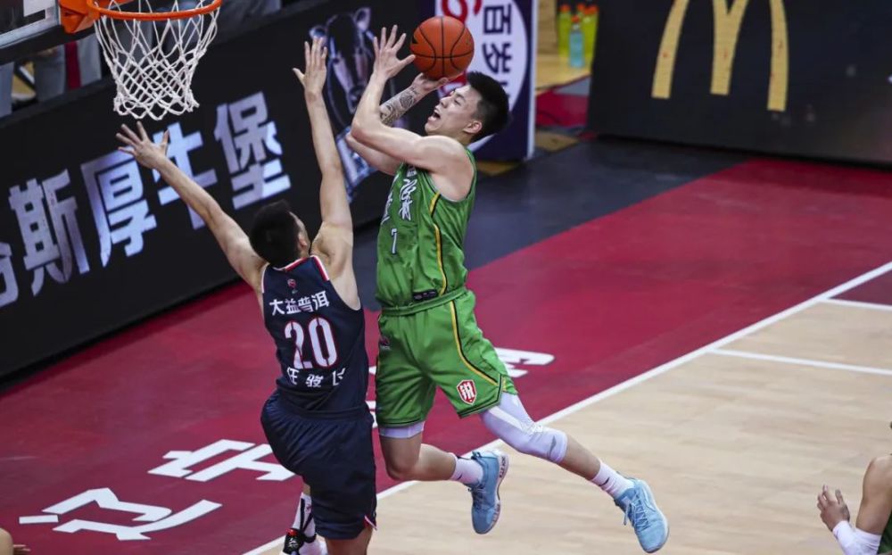  张镇麟隔扣外援辽宁战胜青岛展实力